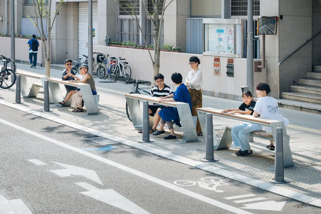 Extremis_HopperBench_Okayama-Kencho-Dori_©Joji-Okamoto-1.webp